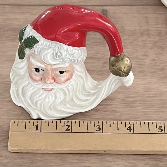Vintage Fitz And Floyd Omnibus
Santa Claus Ceramic Salt And Pepper Shakers - Picture 8 of 15